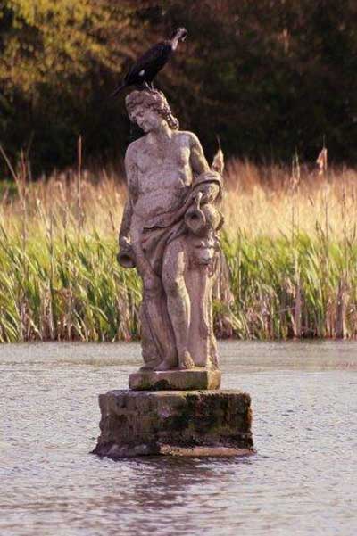 lake-statue